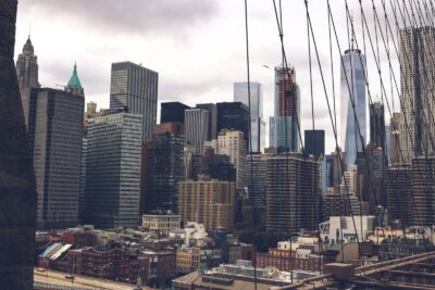 Gratte-ciel de New York vus depuis le pont de Brooklyn