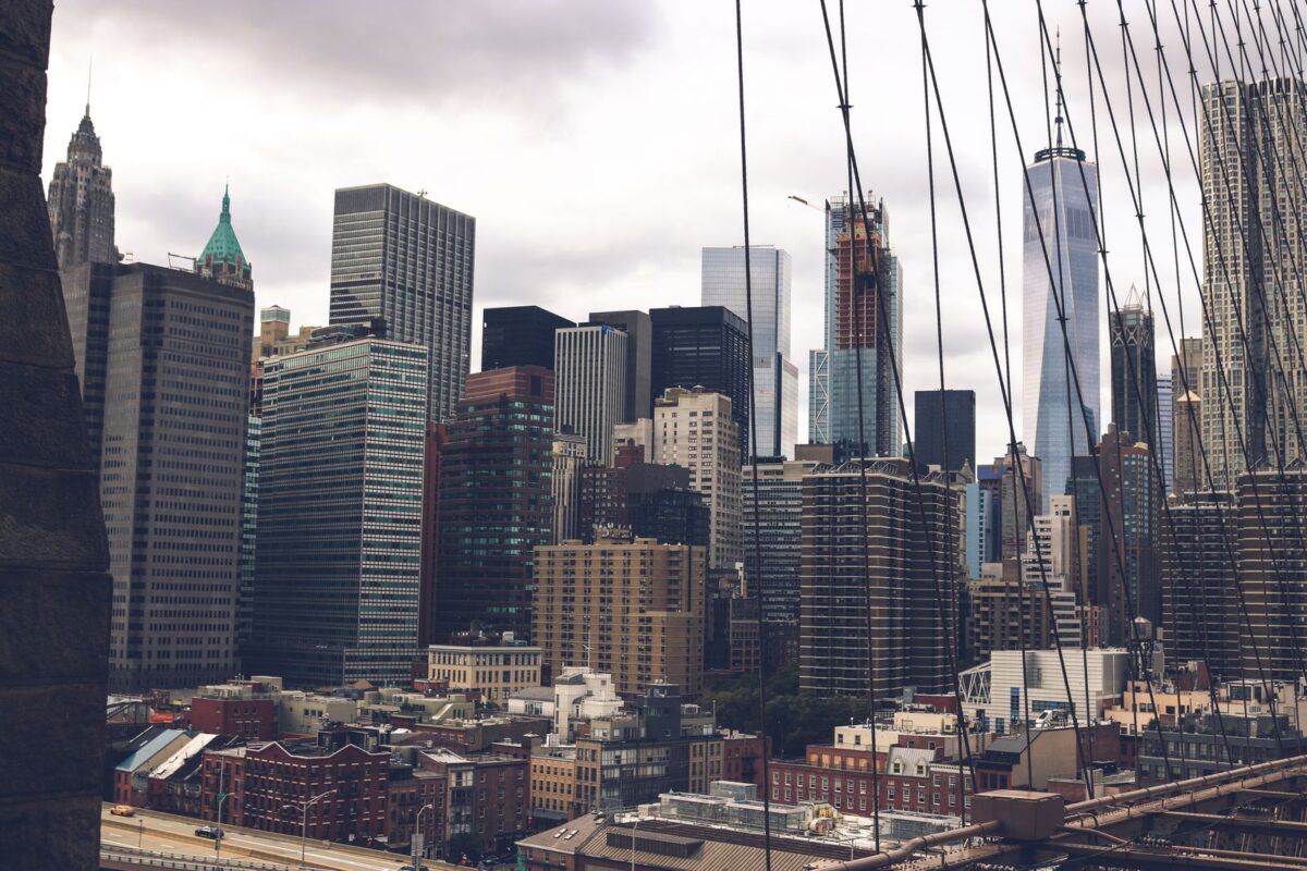 Gratte-ciel de New York vus depuis le pont de Brooklyn